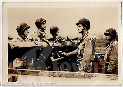 WWII AMERICAN ARTILLERY GIs FIRING GUNS VINTAGE WWII SNAPSHOT PHOTOS - K-townConsignments