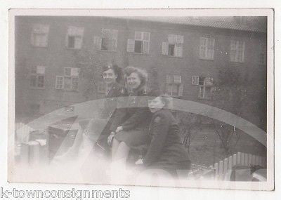 WAC MILITARY WOMEN IN UNIFORM GROUP SEND-OFF VINTAGE WWII SNAPSHOT PHOTOS LOT - K-townConsignments
