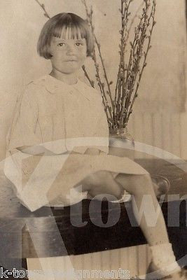 CUTE LITTLE GIRL BOB-CUT HAIRCUT VINTAGE 1920s SNAPSHOT PHOTOGRAPH - K-townConsignments