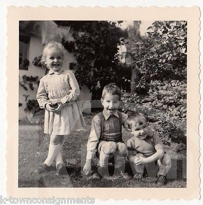 ADORABLE CUTE KIDS BROTHERS & SISTER IN SUNDAY DRESS VINTAGE SNAPSHOT PHOTOS - K-townConsignments