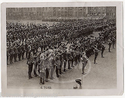 WWI BRITISH ARTILLERY TROOPS SALUTE ON KING GEORGE REVIEW ANTIQUE PRESS PHOTO - K-townConsignments