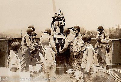 WWII AMERICAN ARTILLERY GIs FIRING GUNS VINTAGE WWII SNAPSHOT PHOTOS - K-townConsignments