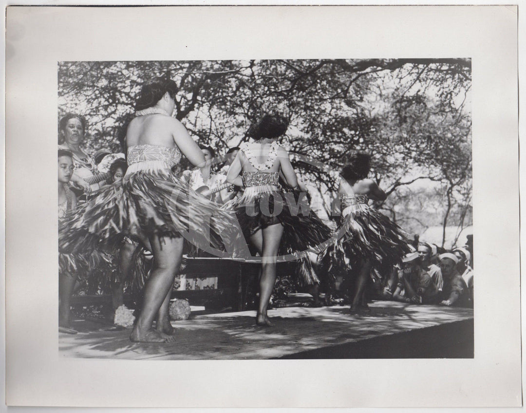 HAWAIIAN HULA DANCERS & OPERATION CROSSROADS ATOMIC BOMB SAILORS WWII PHOTOGRAPH - K-townConsignments