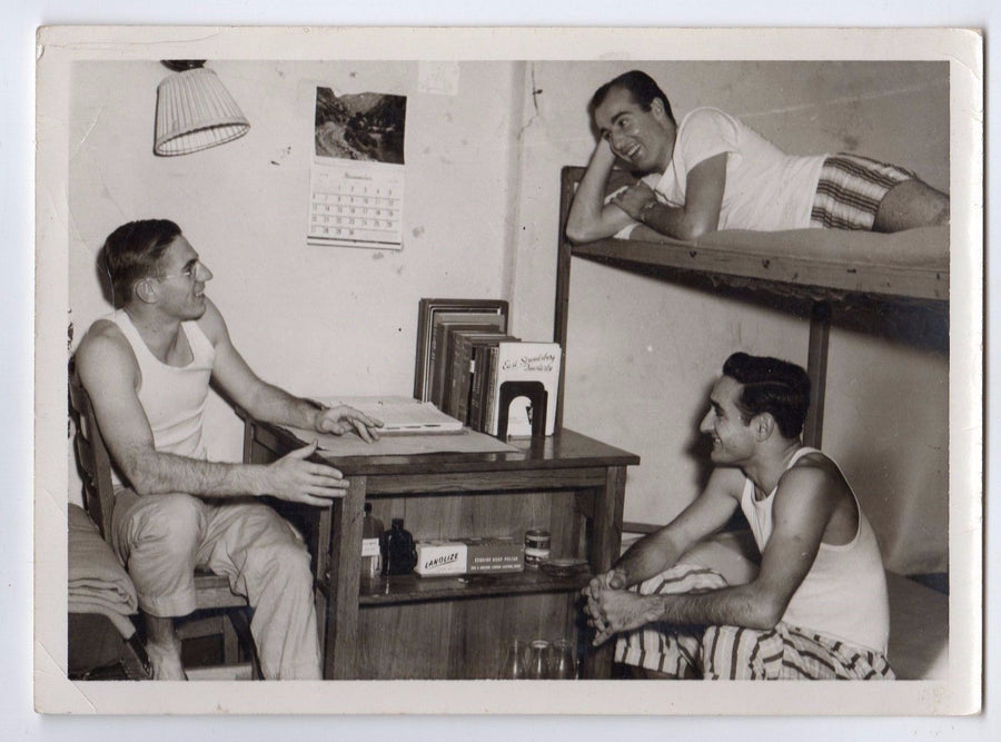 EAST STROUDSBURG UNIVERSITY BOYS DORM ROOM FUN VINTAGE SNAPSHOT PHOTO - K-townConsignments