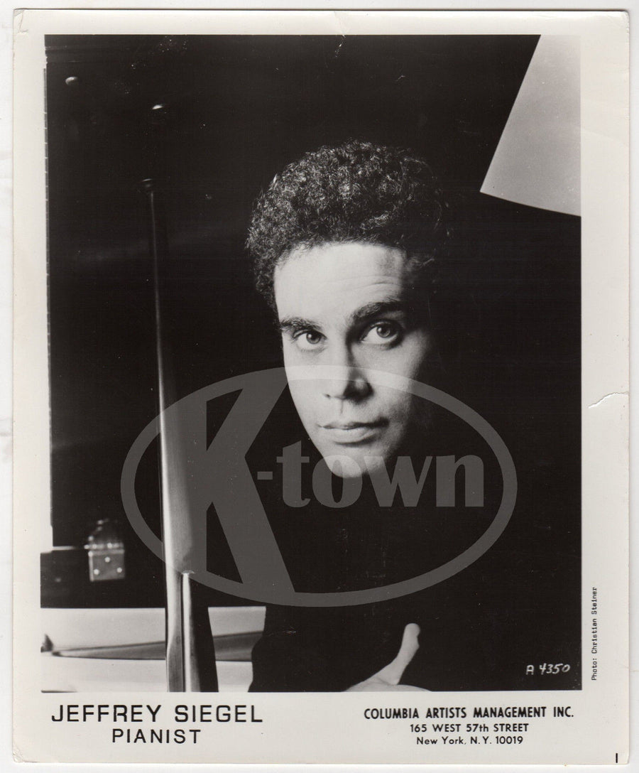JEFFREY SEIGEL PIANIST MUSICIAN VINTAGE COLUMBIA ARTISTS STUDIO PROMO PHOTO - K-townConsignments