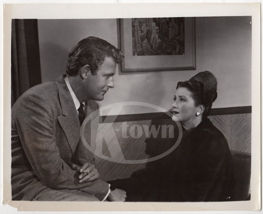 THE PRETENDER MOVIE ACTORS CONSILATION SCENE VINTAGE MOVIE STILL PHOTOGRAPH - K-townConsignments