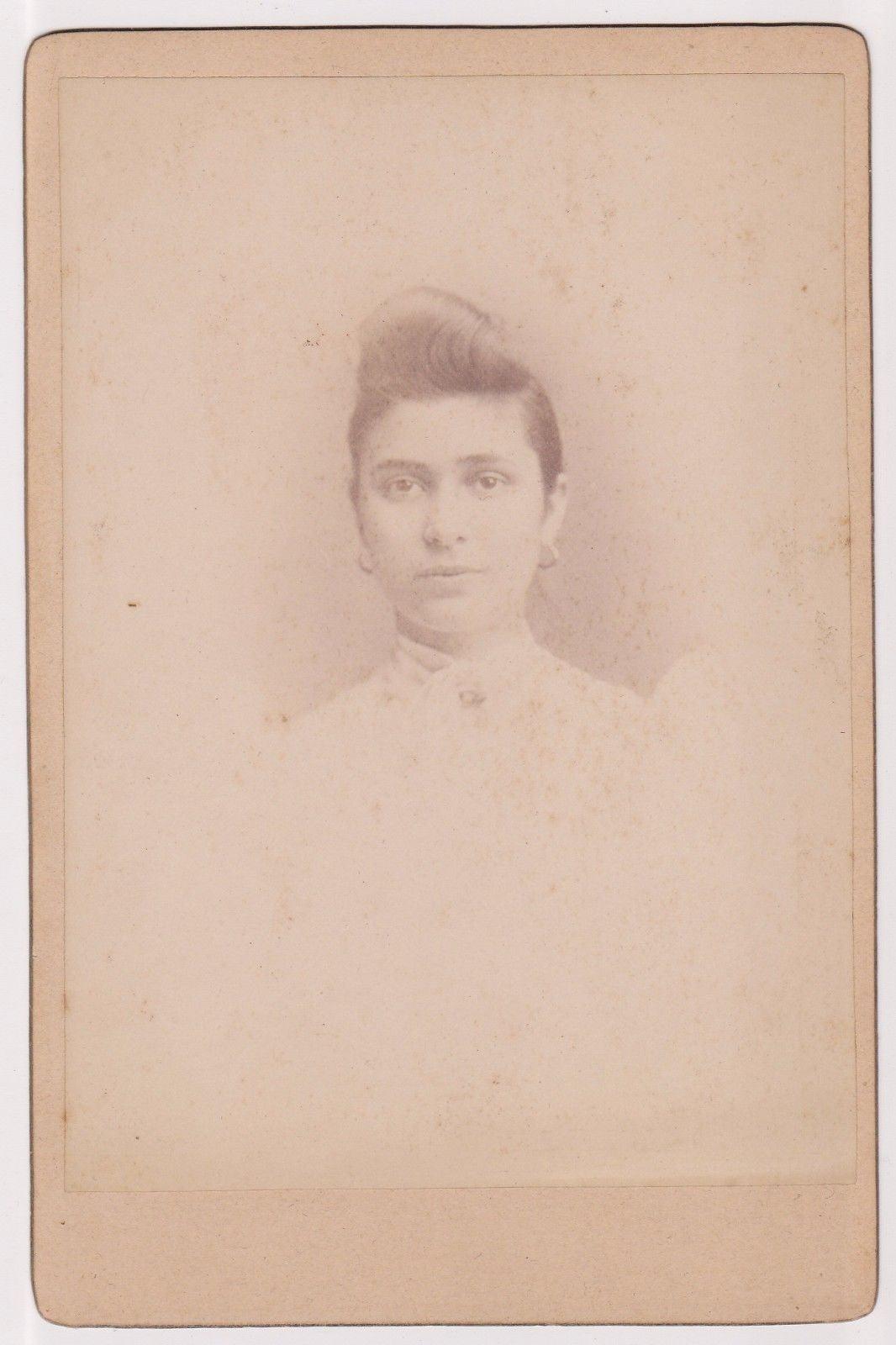 LOVELY YOUNG GIRL WITH GOLD EARRINGS FINE ANTIQUE CABINET CARD PHOTOGRAPH - K-townConsignments