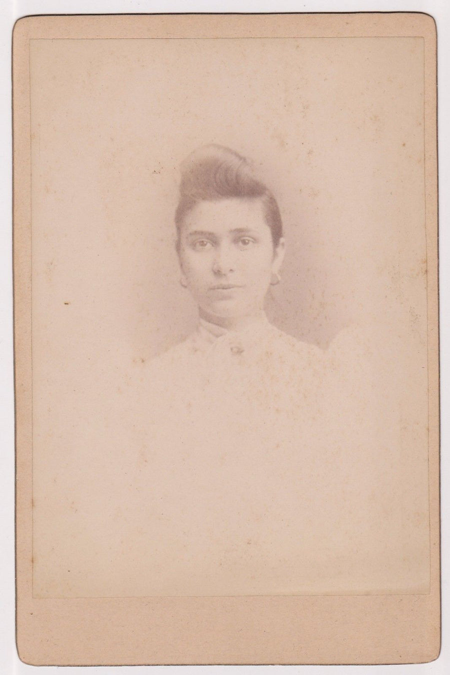 LOVELY YOUNG GIRL WITH GOLD EARRINGS FINE ANTIQUE CABINET CARD PHOTOGRAPH - K-townConsignments