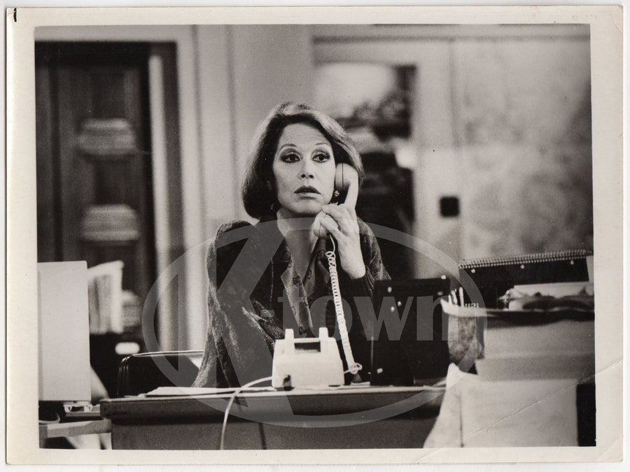 MARY TYLER MOORE TV SHOW ACTRESS VINTAGE STUDIO PROMO PHOTOGRAPH - K-townConsignments