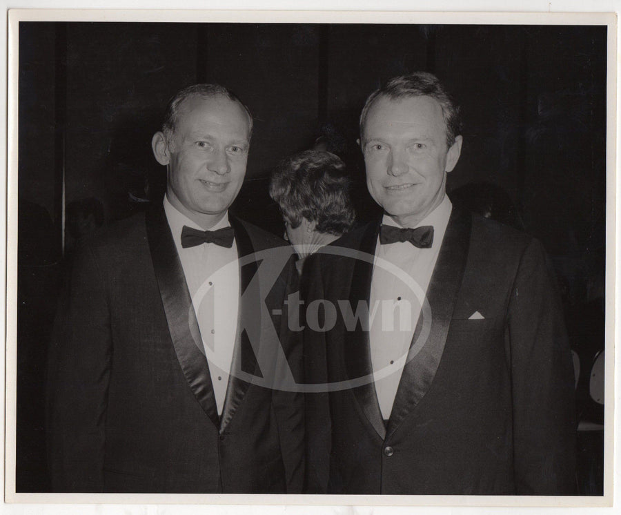 EDWIN BUZZ ALDRIN USAF ASTRONAUT AT MILITARY DINNER VINTAGE NEWS FILE PHOTO 1970 - K-townConsignments