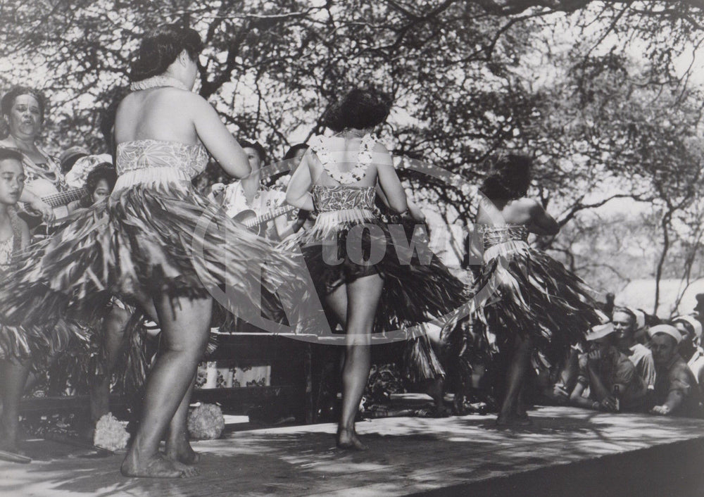 HAWAIIAN HULA DANCERS & OPERATION CROSSROADS ATOMIC BOMB SAILORS WWII PHOTOGRAPH - K-townConsignments