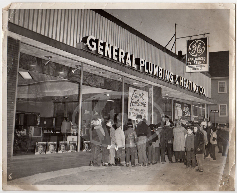 GENERAL ELECTRIC FRANK FONTAINE IN PERSON VINTAGE STOREFRONT SNAPSHOT PHOTO - K-townConsignments