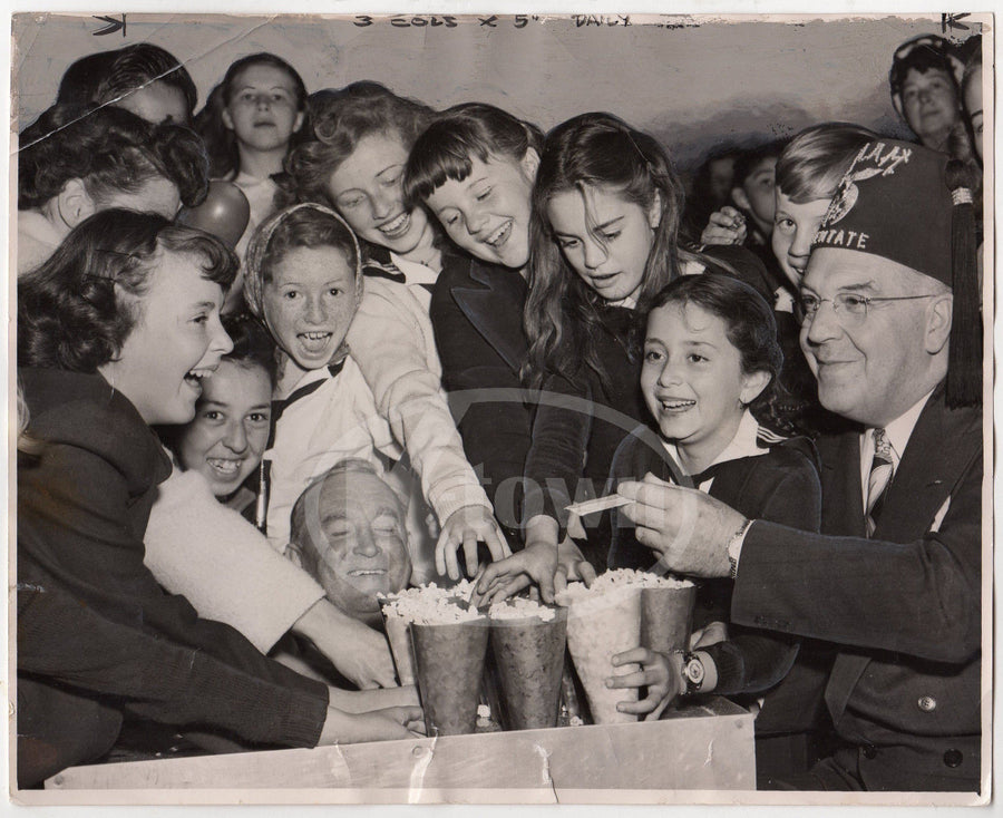 ISLAM TEMPLE SHRINERS CIRCUS KIDS EATING POPCORN VINTAGE NEWS PRESS PHOTOGRAPH - K-townConsignments