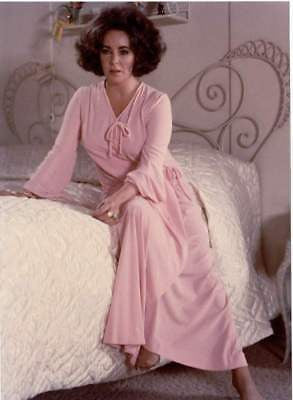 ELIZABETH TAYLOR MOVIE ACTRESS VINTAGE NIGHT GOWN PHOTO - K-townConsignments