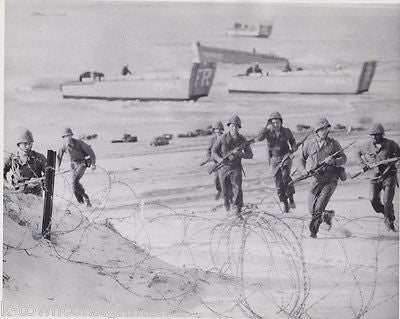 US MILITARY BEACH LANDING SHIPS, TANK, & JETS VINTAGE ARMY SOLDIERS FILE PHOTOS - K-townConsignments
