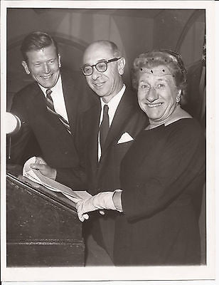 MARIE LA GUARDIA PRESS PHOTO LOUIS LEFKOWITZ MAYOR FIORELLO LA GUARDIA 1961 - K-townConsignments