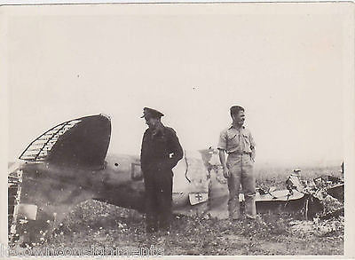 WWII MILITARY FIGHTER PILOTS SHOT DOWN ITALIAN FIAT FALCO FIGHTER PLANE PHOTO - K-townConsignments