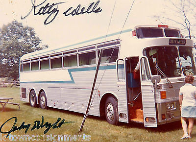 KITTY WELLS JOHNNY WRIGHT COUNTRY MUSIC SINGERS AUTOGRAPH SIGNED SNAPSHOT PHOTO - K-townConsignments