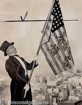 GENERAL DOUGLAS MacARTHUR JAPANESE AMERICAN FLAG TRIBUTE KOREAN WAR PRESS PHOTO - K-townConsignments