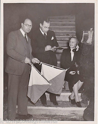 J. HAROLD FRIEDMAN AT SCENE OF OAKLAND MURDER SUICIDE POLICE CASE PRESS PHOTO - K-townConsignments