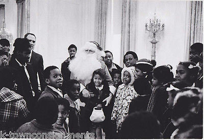 CHRISTMAS AT THE WHITE HOUSE 1970s SANTA CLAUS & WASHINGTON DC YOUTH PHOTOGRAPH - K-townConsignments