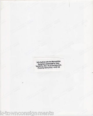ARLO GUTHRIE & NARDOLILLO METROPOLITAN SYMPHONY VINTAGE STUDIO PROMO PHOTO - K-townConsignments