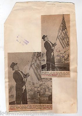 GENERAL DOUGLAS MacARTHUR JAPANESE AMERICAN FLAG TRIBUTE KOREAN WAR PRESS PHOTO - K-townConsignments