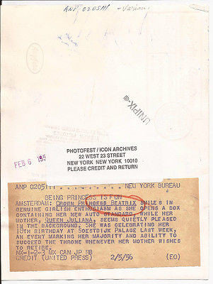 PRINCESS BEATRIX PRESS PHOTO QUEEN JULIANA 18TH BIRTHDAY AMSTERDAM 1950S VINTAGE - K-townConsignments