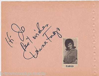DONNA FARGO COUNTRY MUSIC SINGER VINTAGE AUTOGRAPH SIGNATURE PAGE - K-townConsignments