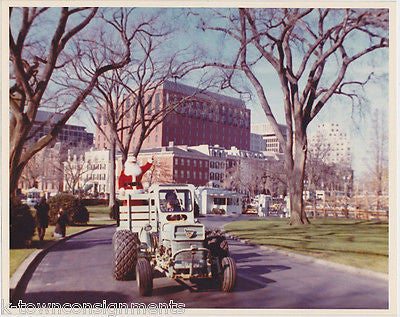 JON NIDECKER AS SANTA CLAUS RIDING TRACTOR TO WHITE HOUSE OFFICIANL PHOTO 1970s - K-townConsignments