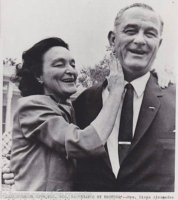 PRESIDENT LYNDON JOHNSON LBJ W/ SISTER 1964 PRESS PHOTO - K-townConsignments