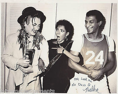 MELBA MOORE W/ BOY GEORGE VINTAGE AUTOGRAPH SIGNED HUMOROUS CANDID PHOTO - K-townConsignments