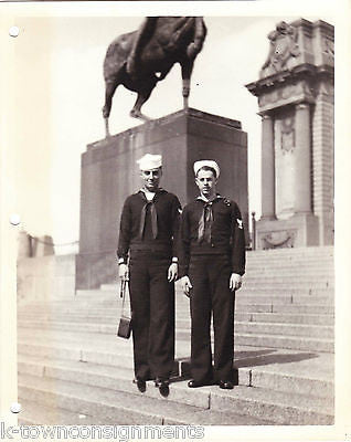 WWII NAVY SAILORS IN GRANT PARK STANDING UNDER WAR HORSE CHICAGO SNAPSHOT PHOTO - K-townConsignments