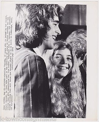 CAROLINE KENNEDY AGE 15 & ROBERT SHRIVER JFK LIBRARY VINTAGE NEWS PRESS PHOTO - K-townConsignments