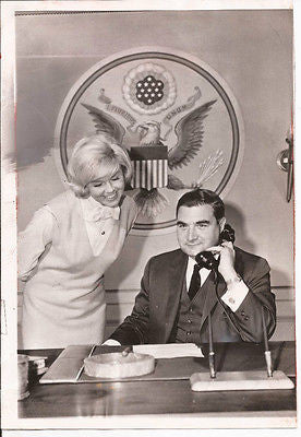 PIERRE SALINGER PRESS PHOTO DORIS DAY DO NOT DISTRUB FILM SCENE JOHN KENNEDY JFK - K-townConsignments