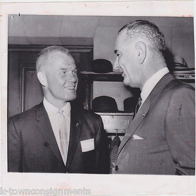 ASTRONAUT JOHN GLENN & PRESIDENT LYNDON JOHNSON VINTAGE NEWS PRESS PHOTOGRAPH - K-townConsignments