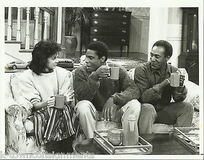 BILL COSBY, SABRINA LA BEAUF TELEVISION ACTORS VINTAGE TELEVISION STILL PHOTO - K-townConsignments