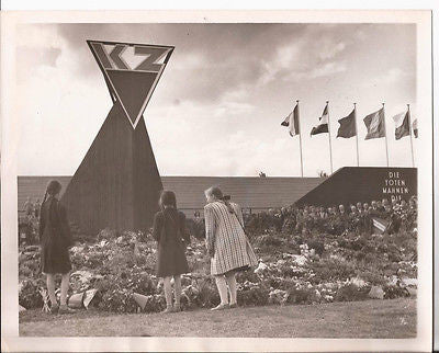 VICTIMS OF FASCISM MEMORIAL PRESS PHOTO NEUKOELLN STADIUM BERLIN GERMANY 1945 - K-townConsignments