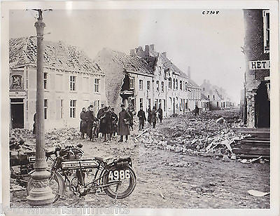 WWI DIXMUDE NIEUPORT SOLDIERS & PREACHER MOTORCYCLE BIKES MILITARY PRESS PHOTO - K-townConsignments