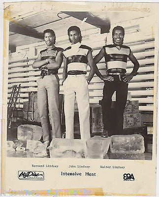 INTENSIVE HEAT LINDSEY BROS RB SOUL VINTAGE AUTOGRAPH SIGNED STUDIO PROMO PHOTO - K-townConsignments