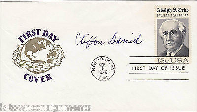 CLIFTON DANIEL NEW YORK TIMES NEWS EDITOR 1970s AUTOGRAPH SIGNED MAIL COVER - K-townConsignments