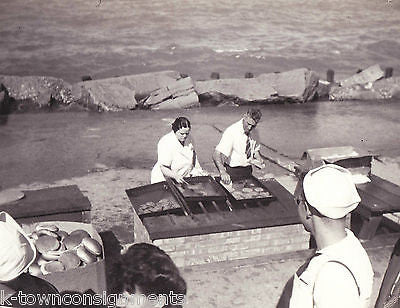 OUTDOOR GRILL LAKE MICHIGAN CHICAGO VINTAGE WWII SOLDIERS 1940s SNAPSHOT PHOTO - K-townConsignments