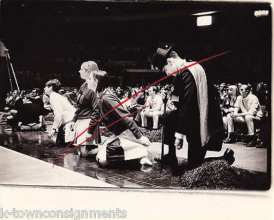 STEVE PLACKO DUQUESNE'S MASCOT THE DUKE BASKETBALL VINTAGE 1968 NEWS PRESS PHOTO - K-townConsignments