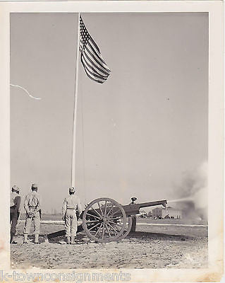 WWII AFRICAN AMERICAN SOLDIERS IN UNIFORM FIRING CANNON W/ AMERICAN FLAG PHOTO - K-townConsignments