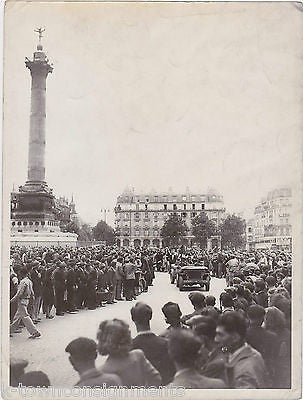 WWII US SOLDIERS LIBERATION OF PARIS FRANCE VINTAGE 7x9 SNAPSHOT PHOTO - K-townConsignments