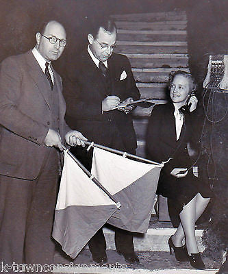 J. HAROLD FRIEDMAN AT SCENE OF OAKLAND MURDER SUICIDE POLICE CASE PRESS PHOTO - K-townConsignments