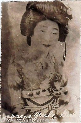 JAPANESE GEISHA GIRL W/ ORNATE KIMONO VINTAGE ASIAN SNAPSHOT PHOTOGRAPH - K-townConsignments