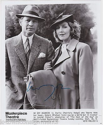 MICHAEL YORK HEAT OF THE DAY AUSTIN POWERS ACTOR VINTAGE AUTOGRAPH SIGNED PHOTO - K-townConsignments