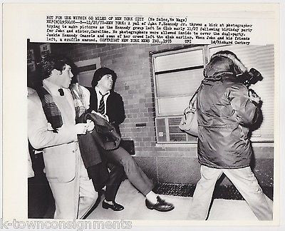 John Kennedy JFK Jr Le Club Friend Kicking at Paparazzi Vintage News Press Photo - K-townConsignments