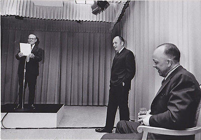 WALT DISNEY CHAIRMAN DICK COOK VINTAGE WHITE HOUSE PHOTOGRAPH W/ JOE BARTLES - K-townConsignments